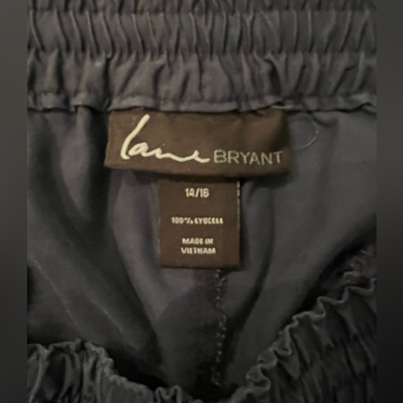 Lane Bryant Navy Blue Cargo Capris - Picture 4 of 5